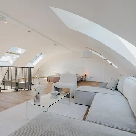 Apartment 2 Bedroom Penthouse Loft - Whirlpool - Terrasse - Wifi - Zentral - Kueche - Kaffee - Parkhaus