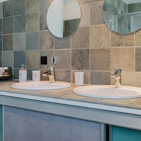 2 Bedroom Penthouse Loft - Whirlpool - Terrasse - Wifi - Zentral - Kueche - Kaffee - Parkhaus 아파트