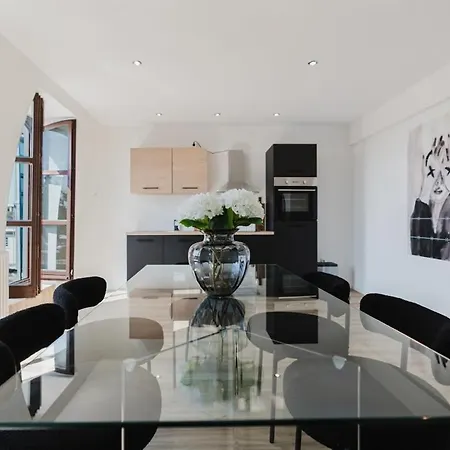 Apartment 2 Bedroom Penthouse Loft - Whirlpool - Terrasse - Wifi - Zentral - Kueche - Kaffee - Parkhaus