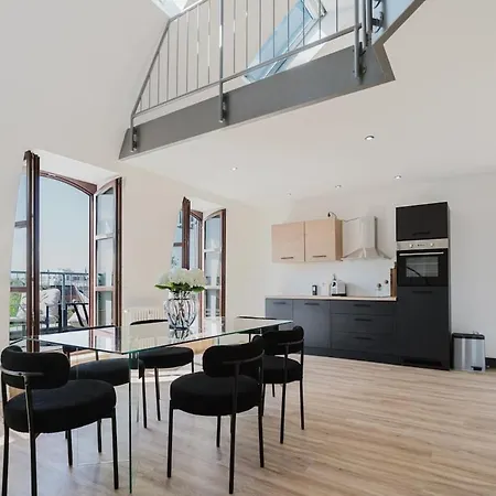 아파트 2 Bedroom Penthouse Loft - Whirlpool - Terrasse - Wifi - Zentral - Kueche - Kaffee - Parkhaus *