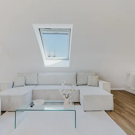 Apartment 2 Bedroom Penthouse Loft - Whirlpool - Terrasse - Wifi - Zentral - Kueche - Kaffee - Parkhaus