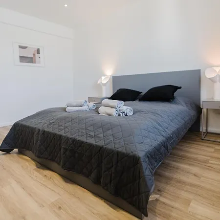Apartment 2 Bedroom Penthouse Loft - Whirlpool - Terrasse - Wifi - Zentral - Kueche - Kaffee - Parkhaus Wiesbaden