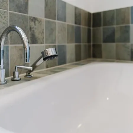 2 Bedroom Penthouse Loft - Whirlpool - Terrasse - Wifi - Zentral - Kueche - Kaffee - Parkhaus