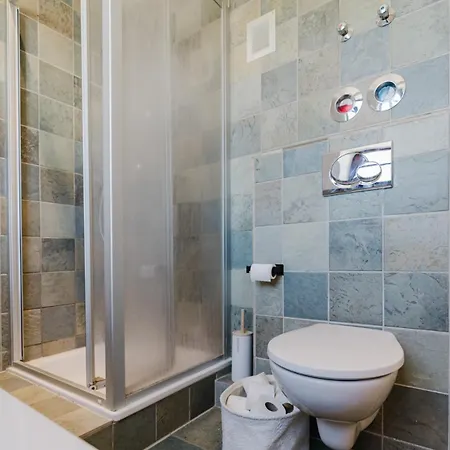아파트 2 Bedroom Penthouse Loft - Whirlpool - Terrasse - Wifi - Zentral - Kueche - Kaffee - Parkhaus