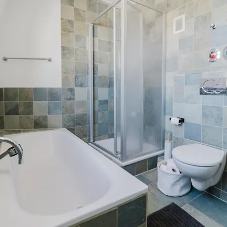 2 Bedroom Penthouse Loft - Whirlpool - Terrasse - Wifi - Zentral - Kueche - Kaffee - Parkhaus 아파트 *